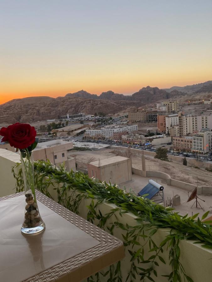 Hustle'S Look Bed & Breakfast Wadi Musa Exterior photo