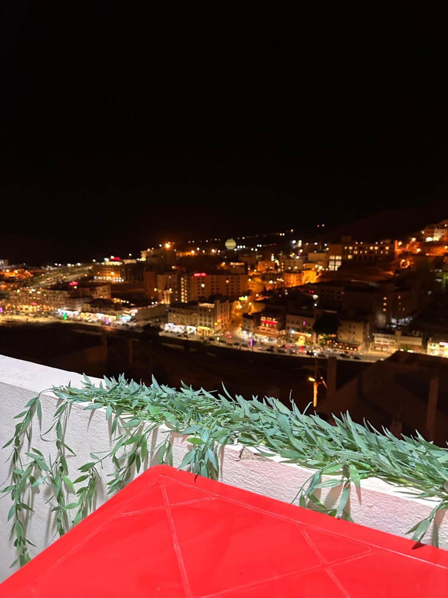 Hustle'S Look Bed & Breakfast Wadi Musa Exterior photo